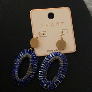 Faceted Beaded Acrylic Oval Drop Earrings in Gold.